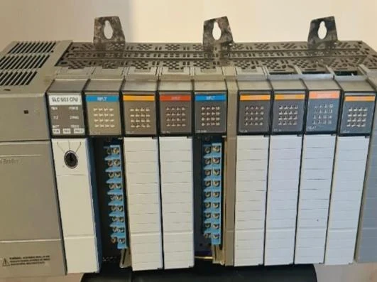 PLC y módulos de control